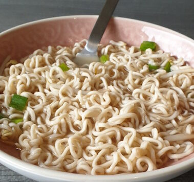 Spelt noodle soep